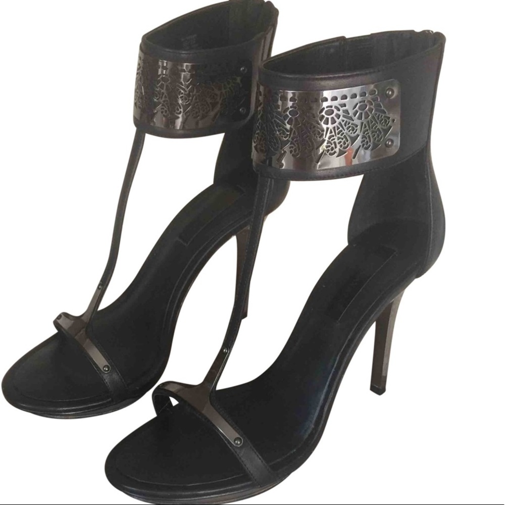 BCBG Ma phonenix heels